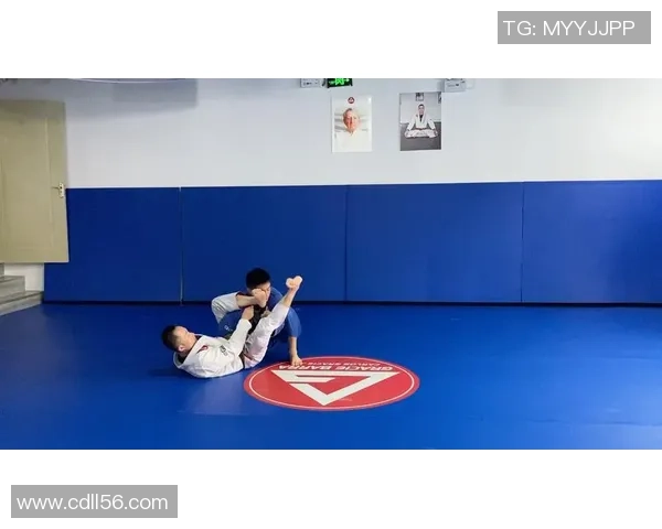 深圳攀岩队的进攻策略与训练方法深度解析 深圳攀岩队的进攻策略与训练方法深度解析