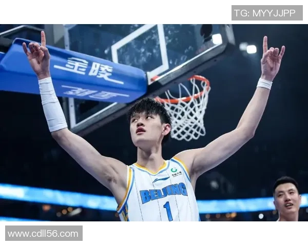 曾凡博：从青涩新星到篮球赛场的闪耀之星的成长之路